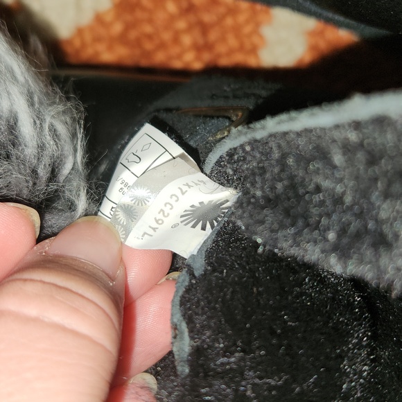 Ugg Isley Water-Resistant Boot with Removable Pompom size 7 - Picture 6 of 12